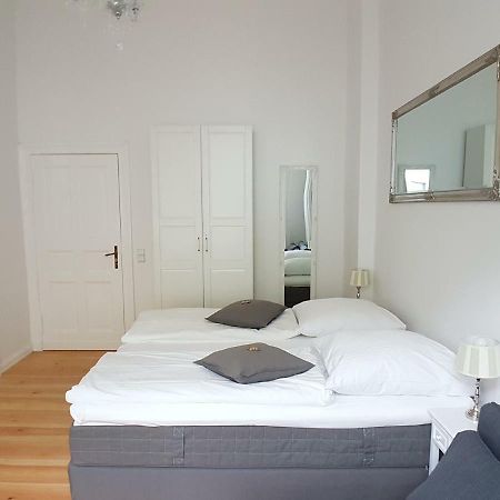 ברלין Lang Re By Rockchair Apartments L Superhost Status L 2 Bedrooms Boxspringbeds In City Center - Cozy Family & Business Flair Welcomes You! מראה חיצוני תמונה